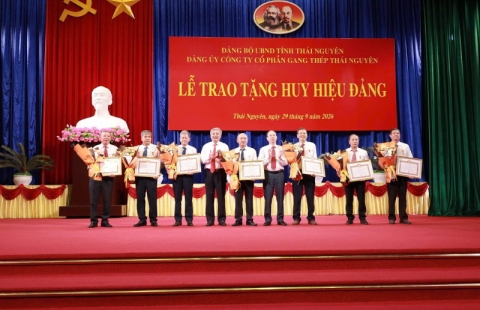 ĐỒNG CHÍ TRỊNH MINH SƠN VINH DỰ ĐƯỢC NHẬN HUY HIỆU 35 NĂM TUỔI ĐẢNG